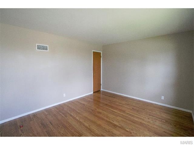 11037 Patsy Dr, Saint Louis, MO 63123 photo 3