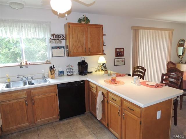 622 Cascade Lake Dr, Ballwin, MO 63021 photo 8