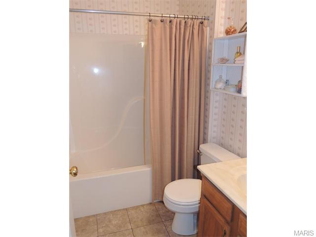 622 Cascade Lake Dr, Ballwin, MO 63021 photo 12