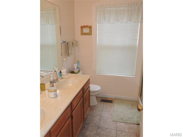 622 Cascade Lake Dr, Ballwin, MO 63021 photo 15