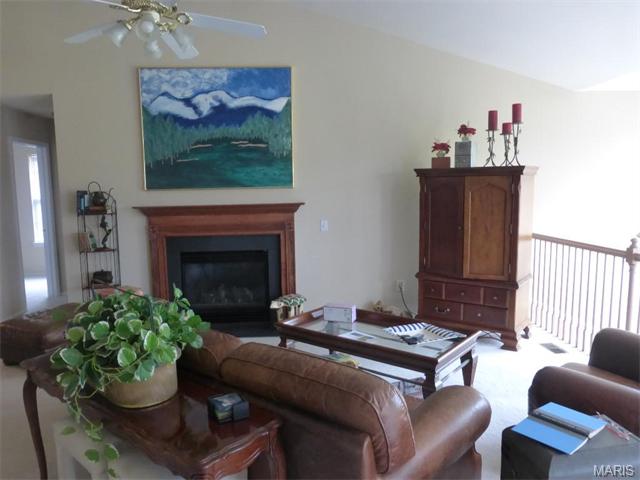 616 Thornridge Dr, O'fallon, MO 63368 photo 3