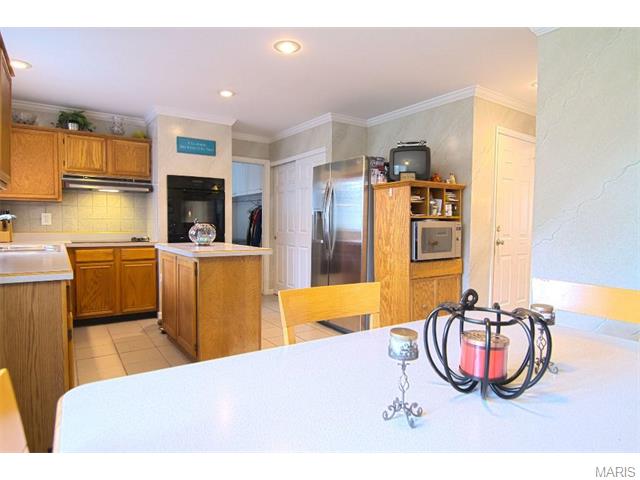 838 Bergquist Dr, Ballwin, MO 63011 photo 9