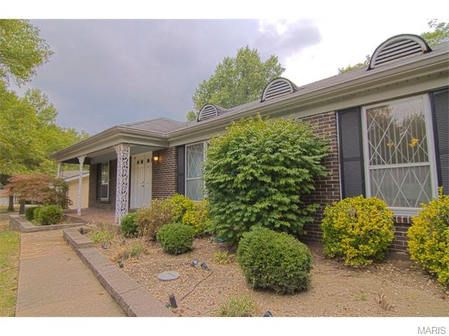 838 Bergquist Dr, Ballwin, MO 63011 photo 4