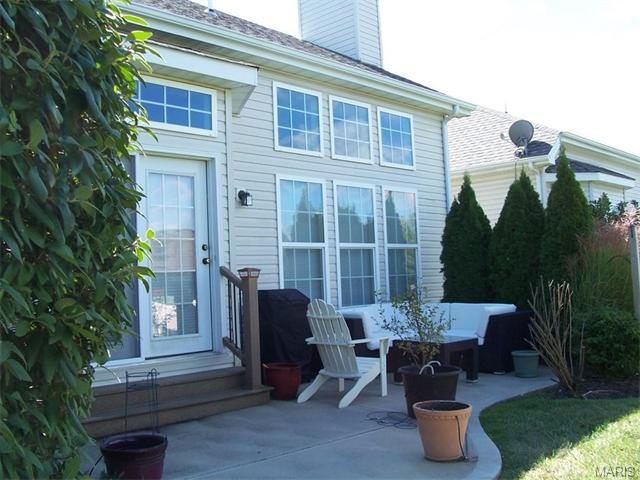 807 Kingsgate Dr, O'fallon, MO 63368 photo 2