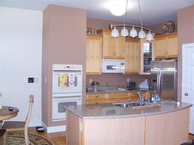 807 Kingsgate Dr, O'fallon, MO 63368 photo 4