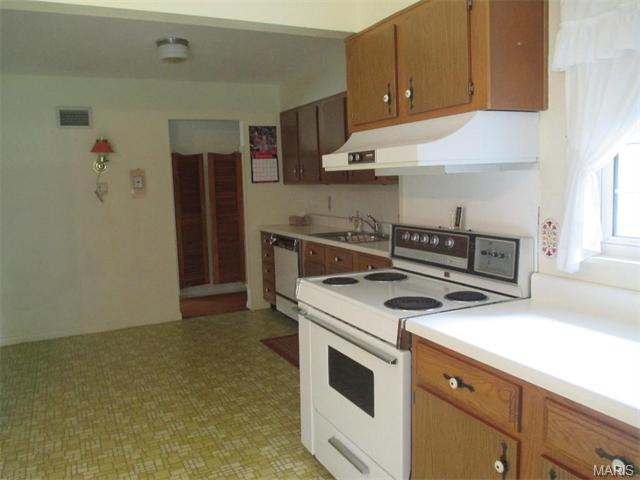436 Radford, Ballwin, MO 63021 photo 4