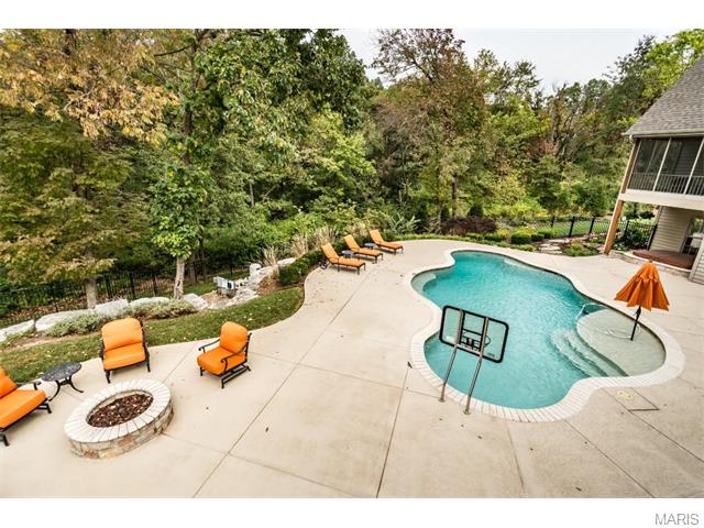 921 Stonecastle Dr, O'fallon, MO 63366 photo 9