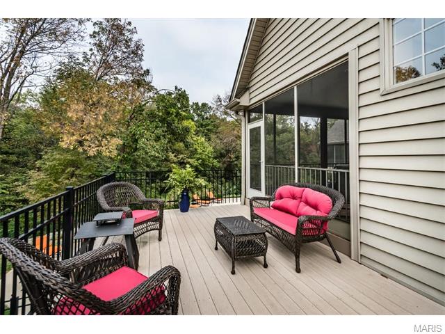 921 Stonecastle Dr, O'fallon, MO 63366 photo 8