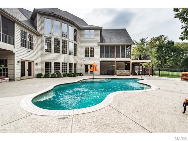 921 Stonecastle Dr, O'fallon, MO 63366 photo 13