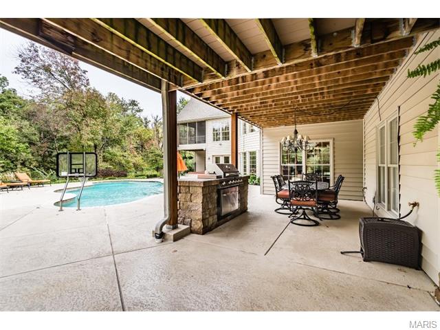 921 Stonecastle Dr, O'fallon, MO 63366 photo 10