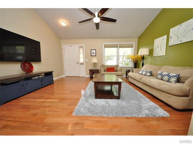 7 Tailor Sq, O'fallon, MO 63368 photo 3