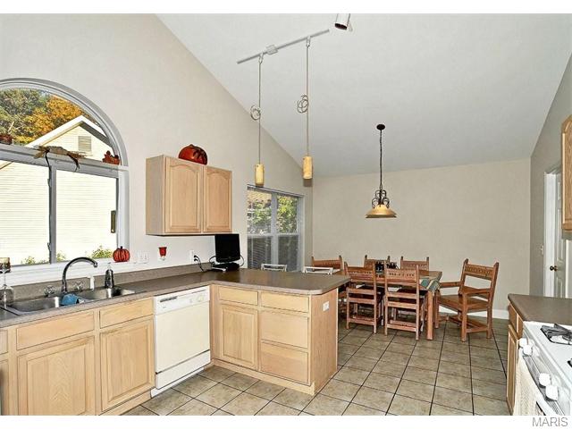 740 Hilltop Woods, Eureka, MO 63025 photo 19