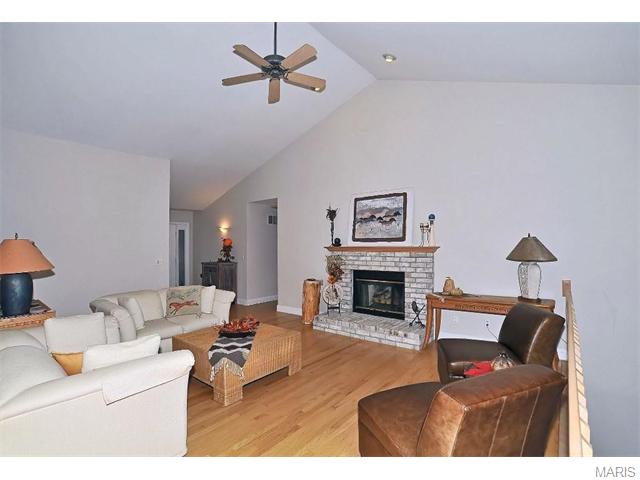 740 Hilltop Woods, Eureka, MO 63025 photo 3