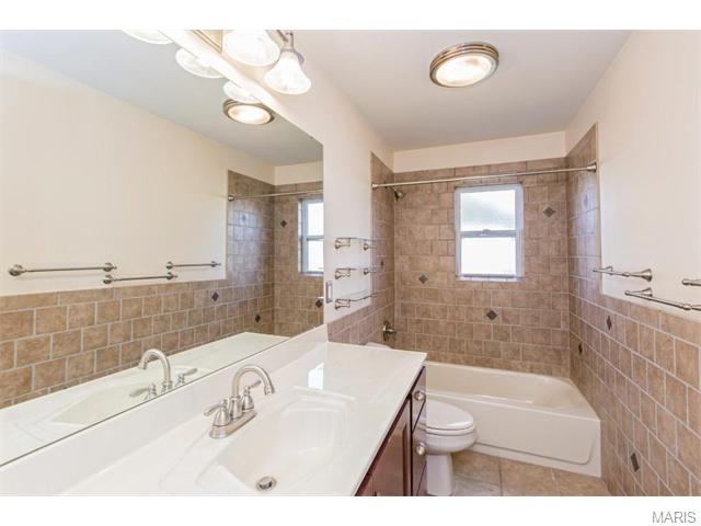 405 Saint Patrick Dr, O'fallon, MO 63366 photo 11