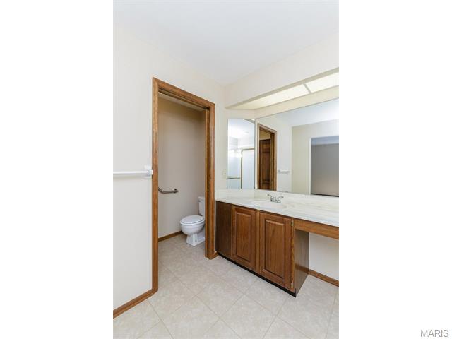 580 Oak Ridge Trails Ct, Ballwin, MO 63021 photo 16