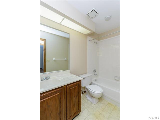 580 Oak Ridge Trails Ct, Ballwin, MO 63021 photo 11