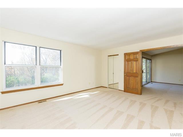 580 Oak Ridge Trails Ct, Ballwin, MO 63021 photo 14