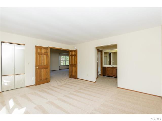 580 Oak Ridge Trails Ct, Ballwin, MO 63021 photo 13