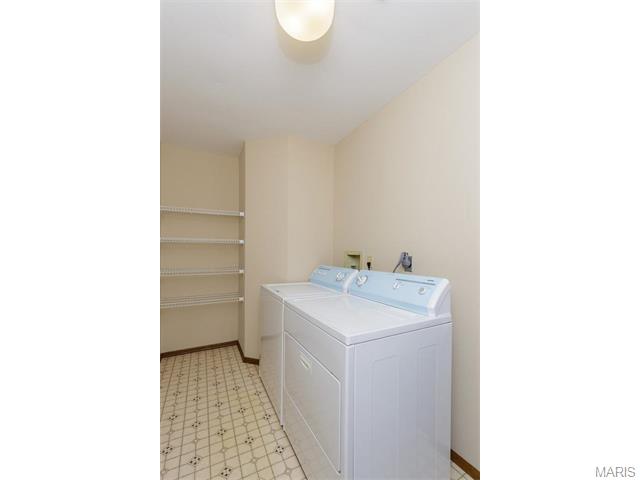 580 Oak Ridge Trails Ct, Ballwin, MO 63021 photo 18