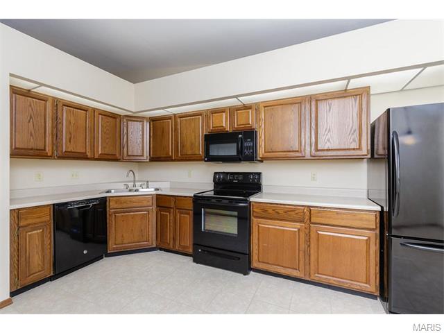 580 Oak Ridge Trails Ct, Ballwin, MO 63021 photo 8