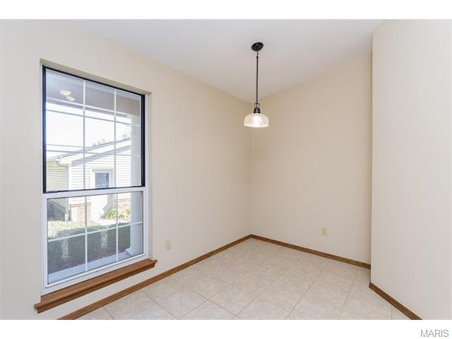 580 Oak Ridge Trails Ct, Ballwin, MO 63021 photo 9