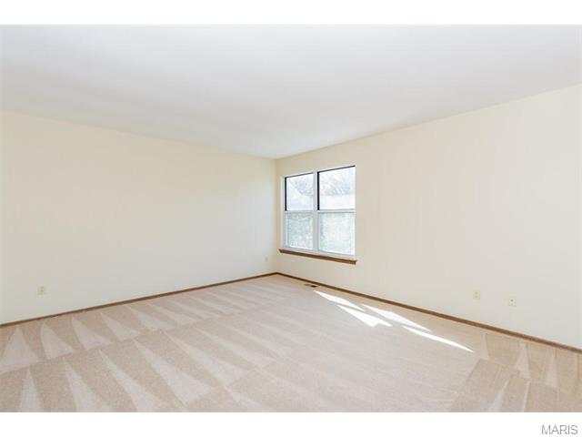580 Oak Ridge Trails Ct, Ballwin, MO 63021 photo 12
