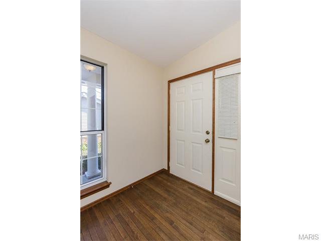 580 Oak Ridge Trails Ct, Ballwin, MO 63021 photo 2