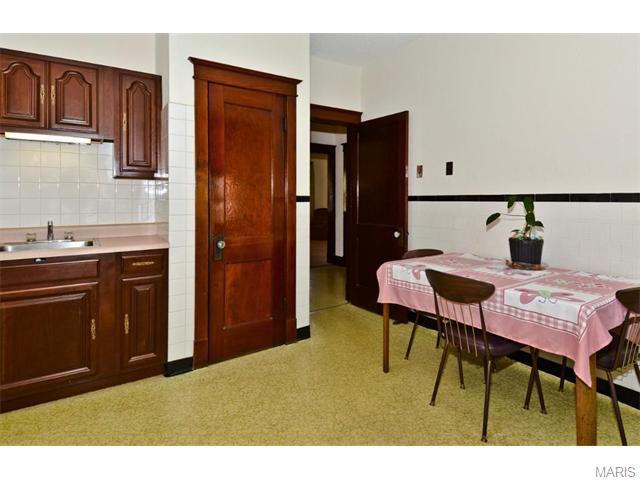 5229 Gresham Ave, Saint Louis, MO 63109 photo 12