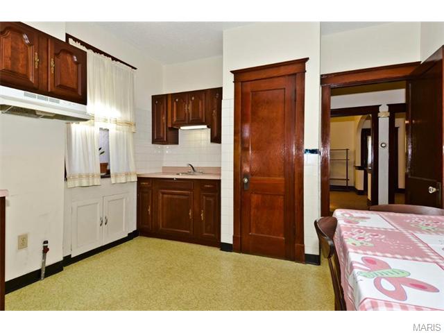 5229 Gresham Ave, Saint Louis, MO 63109 photo 13