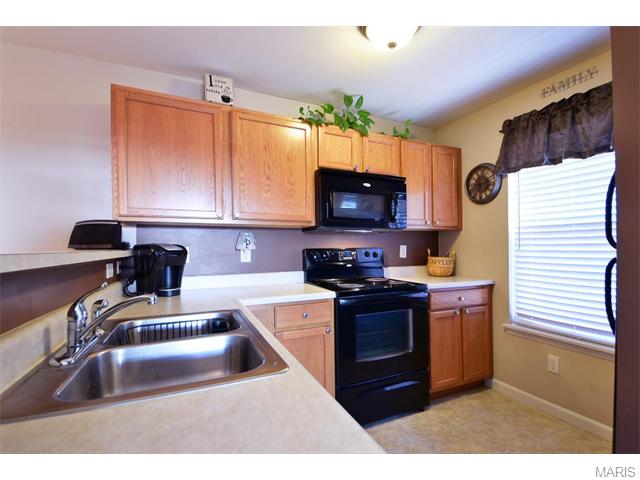 11203 Spring Creek Ln, O'fallon, MO 63368 photo 3