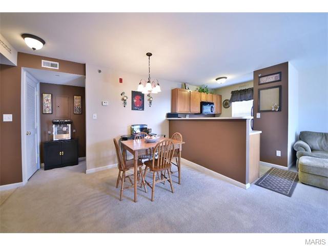 11203 Spring Creek Ln, O'fallon, MO 63368 photo 2
