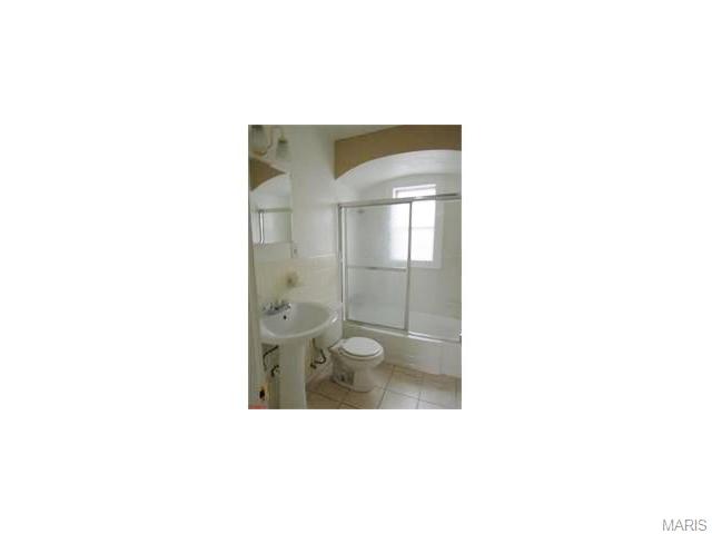 7400 Leadale Dr, Greendale, MO 63121 photo 9
