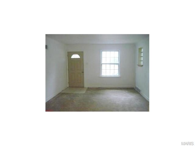7400 Leadale Dr, Greendale, MO 63121 photo 4