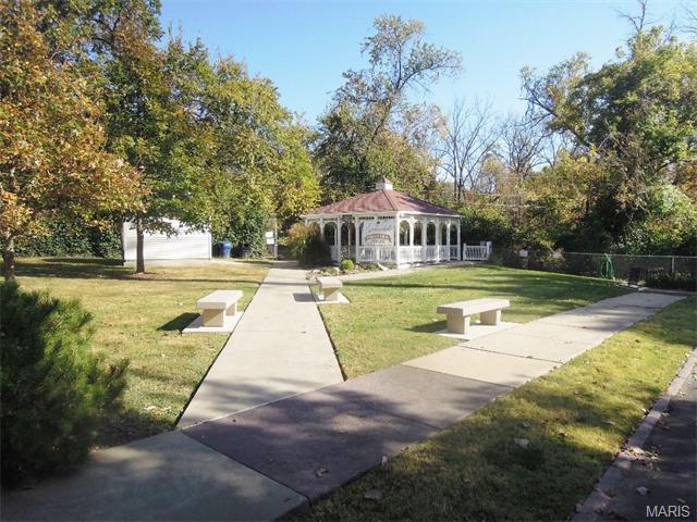 7400 Leadale Dr, Greendale, MO 63121 photo 14