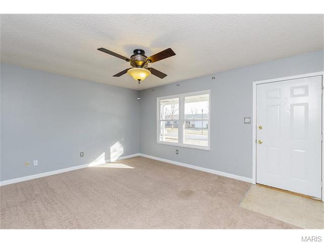 703 Eastbrook Dr, O'fallon, MO 63366 photo 3