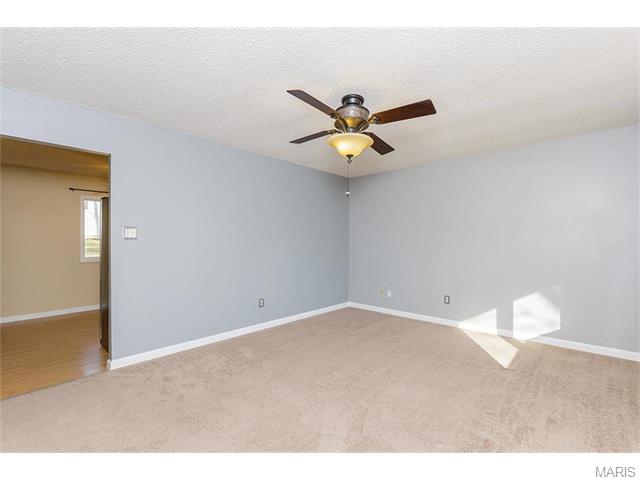 703 Eastbrook Dr, O'fallon, MO 63366 photo 2