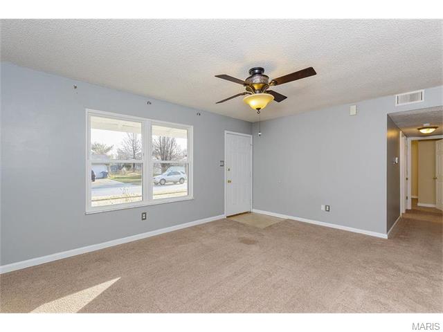 703 Eastbrook Dr, O'fallon, MO 63366 photo 4