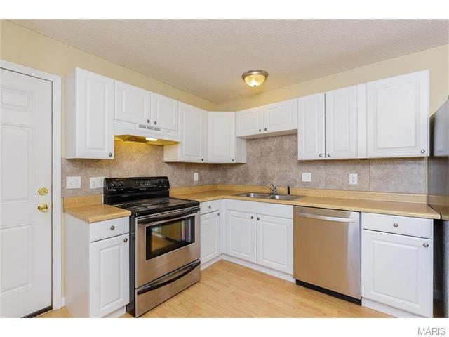 703 Eastbrook Dr, O'fallon, MO 63366 photo 8