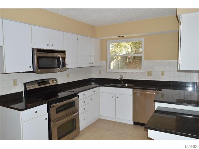 2897 Bromley Dr, O'fallon, MO 63368 photo 2