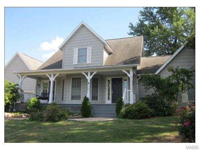 812 Walnut St, Macon, MO 63552 photo 1