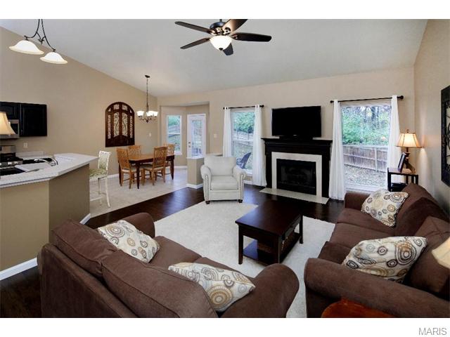 268 Valleybrook Ct, O'fallon, MO 63368 photo 3