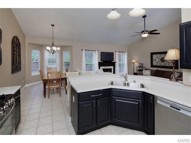 268 Valleybrook Ct, O'fallon, MO 63368 photo 5