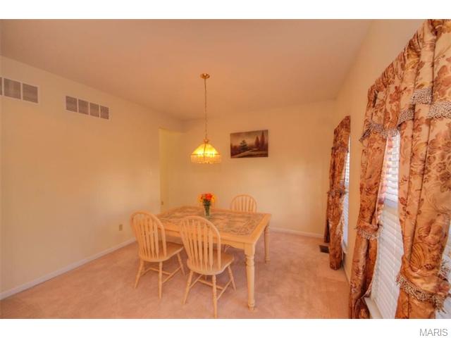 195 Abington Dr, Saint Peters, MO 63376 photo 6