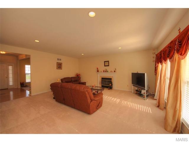 195 Abington Dr, Saint Peters, MO 63376 photo 9