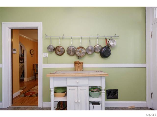 5433 Gresham Ave, Saint Louis, MO 63109 photo 13