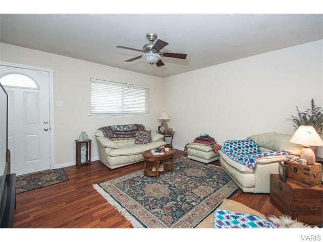 413 Eggering Dr, O'fallon, MO 63366 photo 2