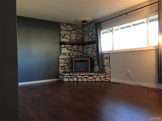 1 W Crestview Dr, O'fallon, MO 63366 photo 2