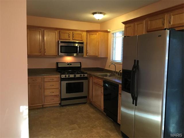 1 W Crestview Dr, O'fallon, MO 63366 photo 3