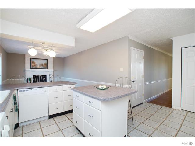 418 Dennison Estates Dr, Ballwin, MO 63021 photo 9