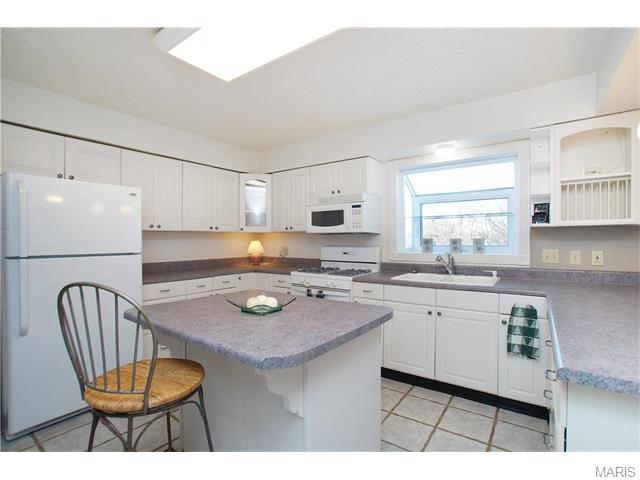 418 Dennison Estates Dr, Ballwin, MO 63021 photo 8